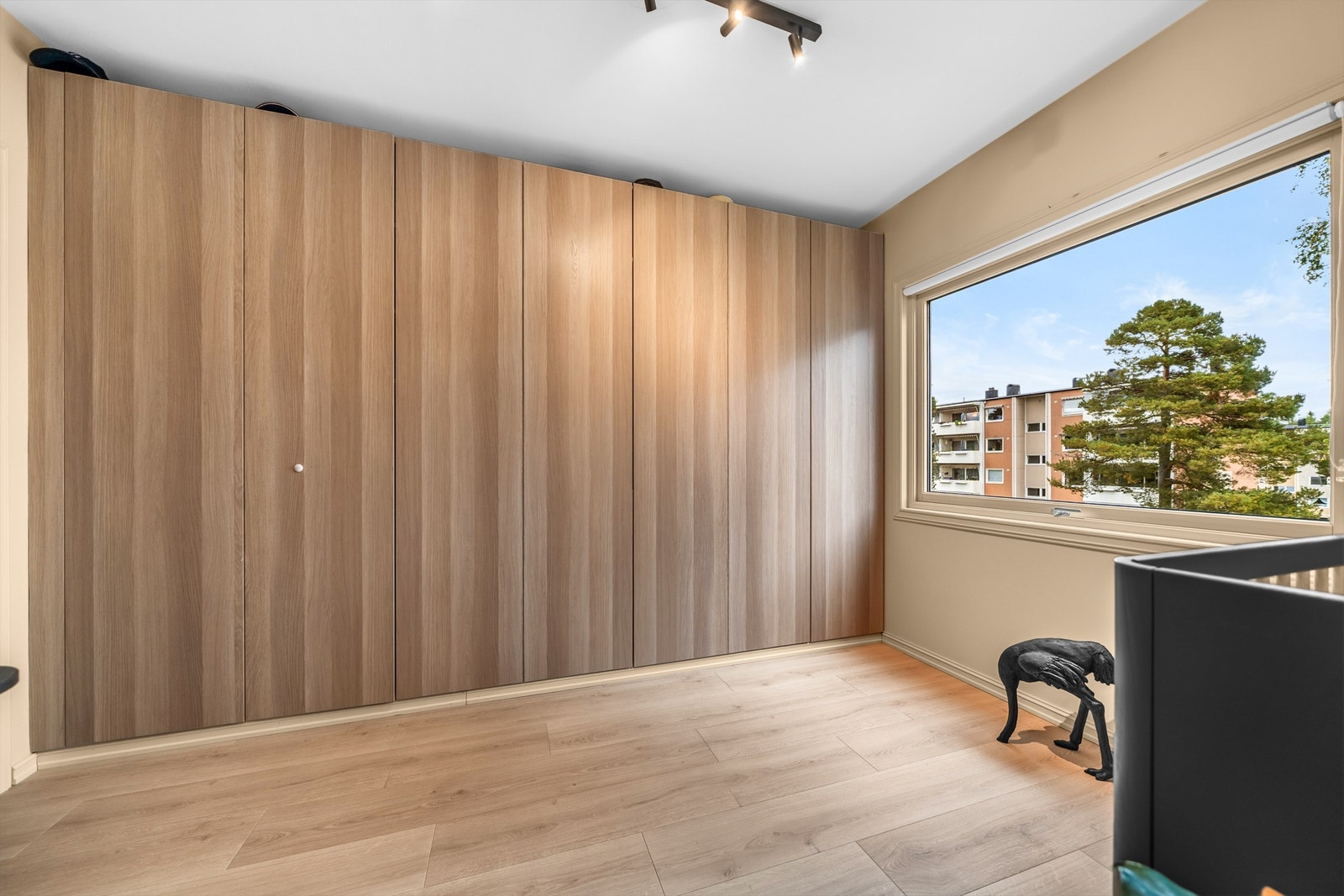 Masse med garderobeskap på soverom 2 Galleribilde