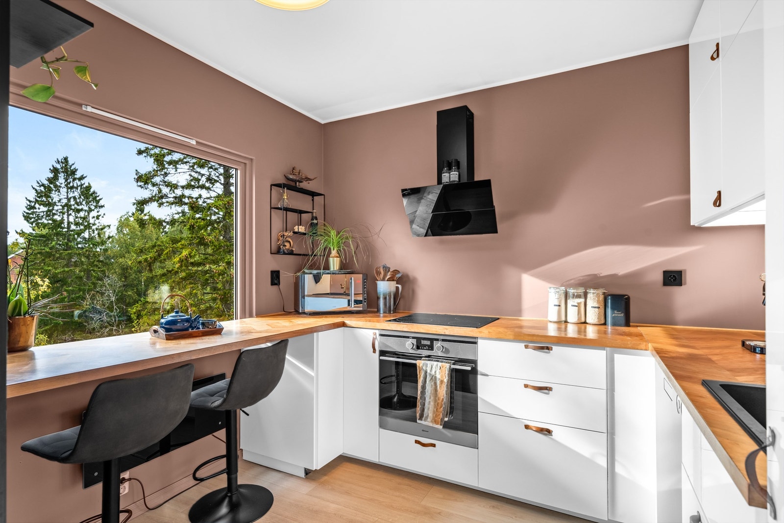 Leiligheten har i nyere tid fått flere oppgraderinger som bl.a. nytt kjøkken i 2018 Galleribilde