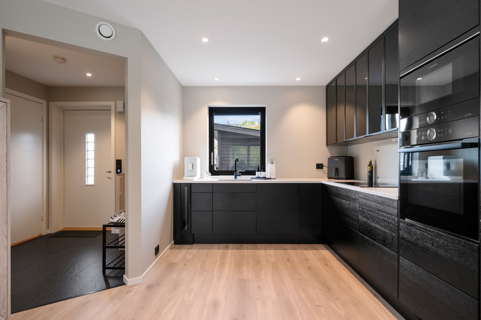 Lekker og moderne kjøkkeninnredning Galleribilde