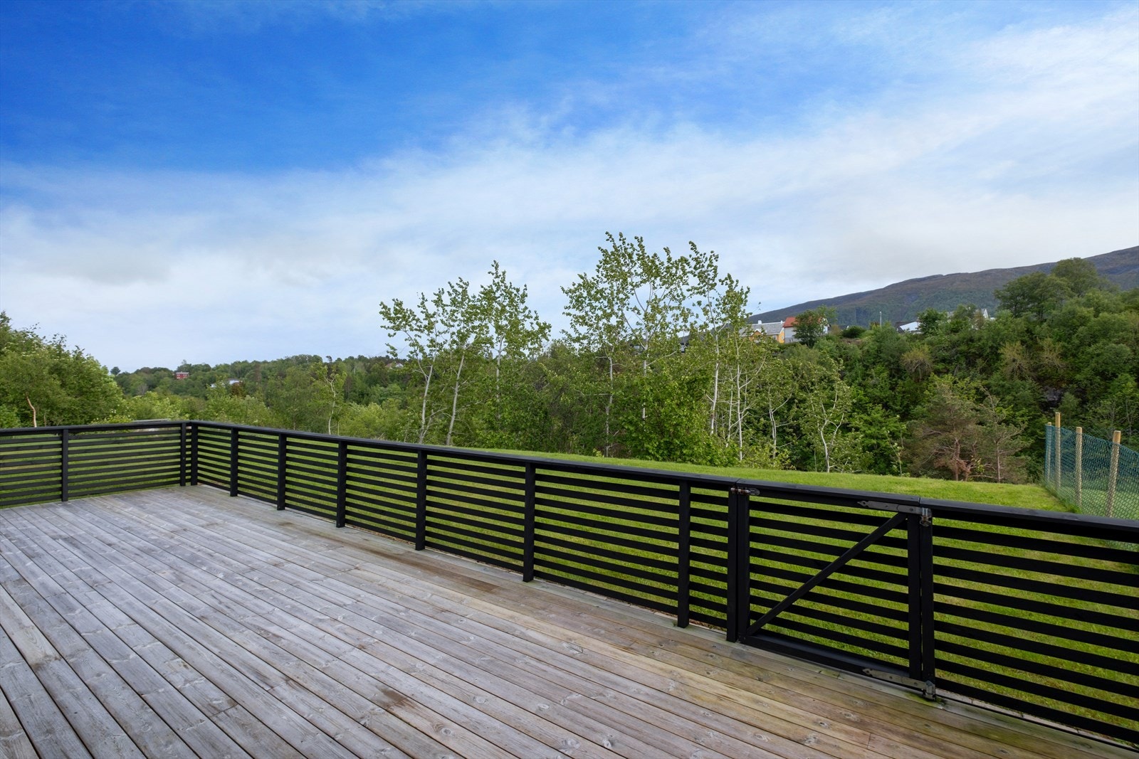 Fin utsikt mot friområde og naturen rundt Galleribilde