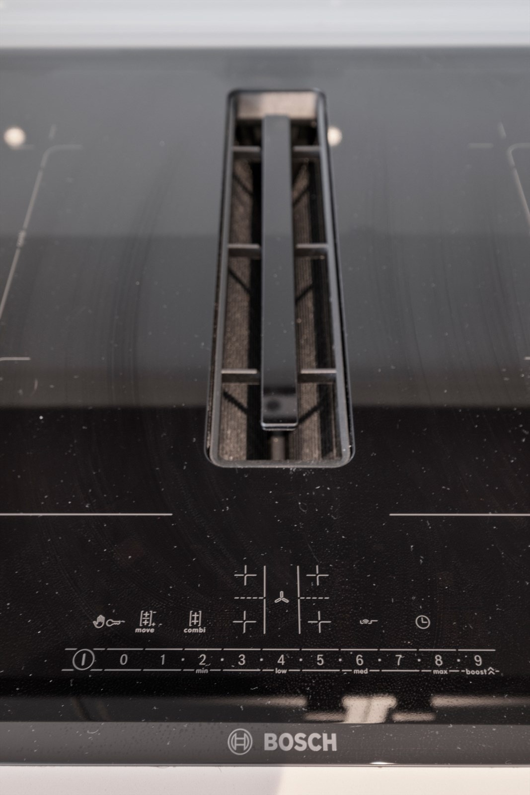 Her er integrert avtrekksvifte fra kokeplaten med kullfilter. Galleribilde