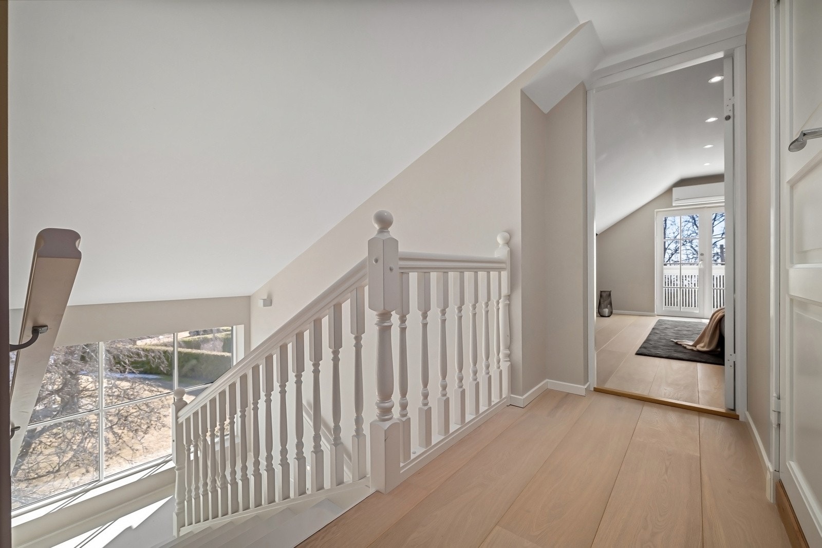 Loftsetasjen består av soverom og innredet rom som i dag benyttes som tv-rom. Galleribilde