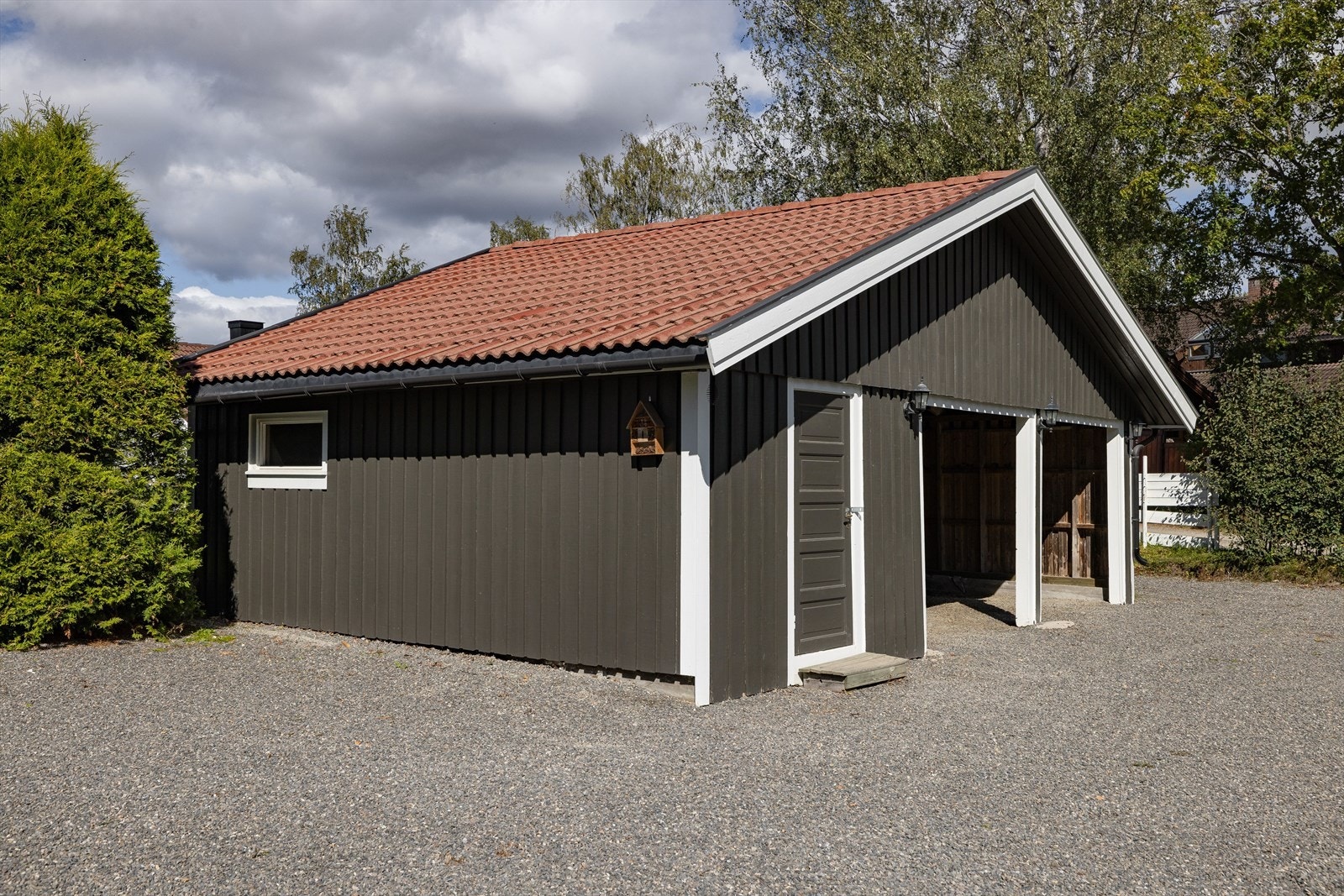 Dobbel carport med tilliggende bod på ca. 14 m². Galleribilde