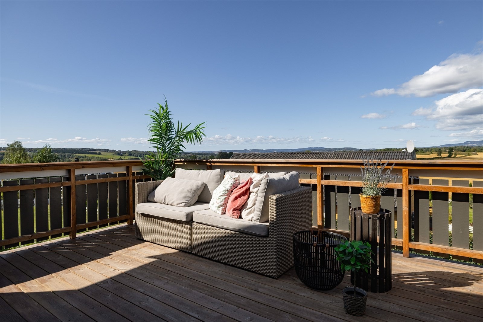 Fra loftstua er det utgang til en balkong på ca. 14 m². Galleribilde