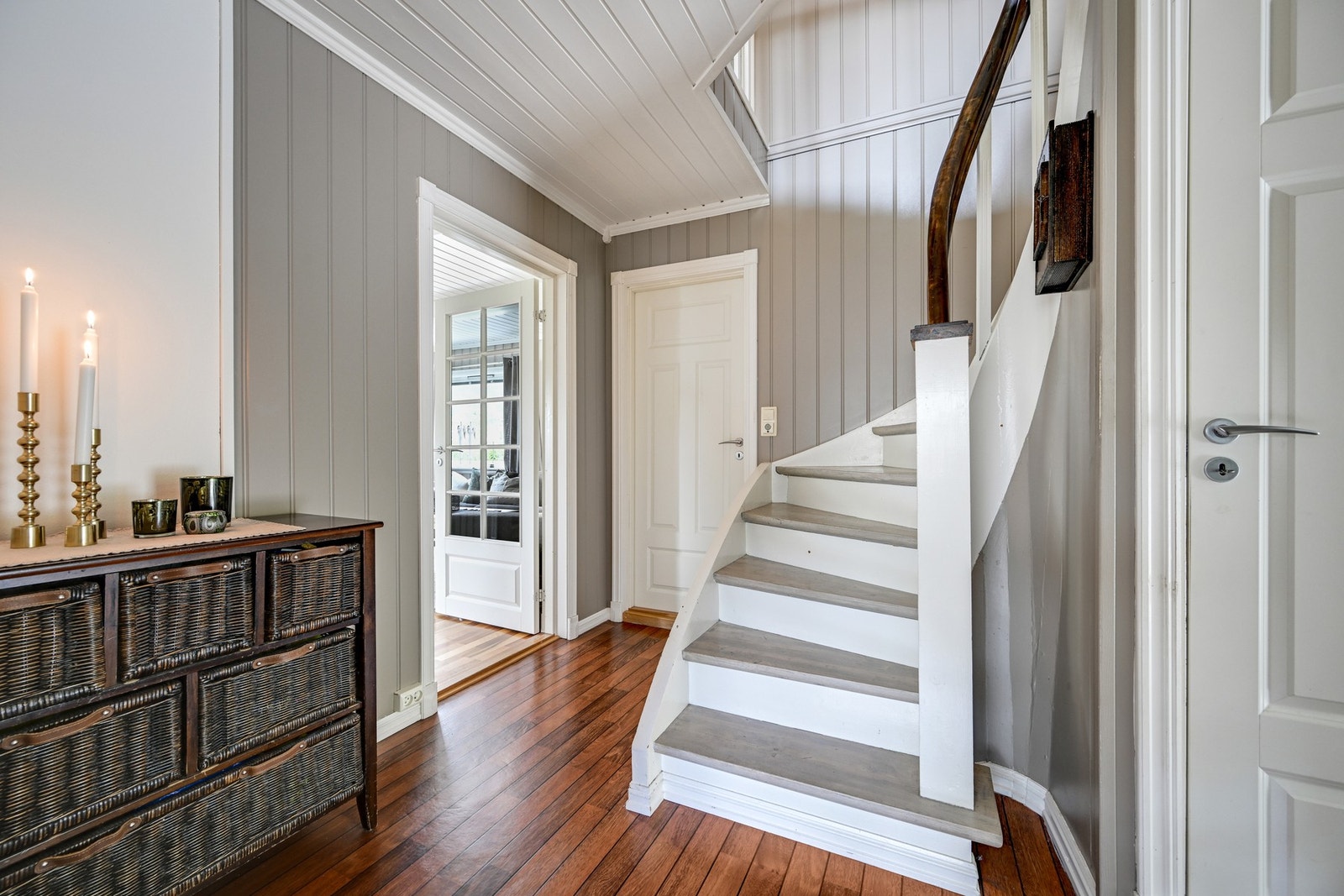 Boligen fremstår som innbydende og velholdt, med rom for hele familien. Galleribilde