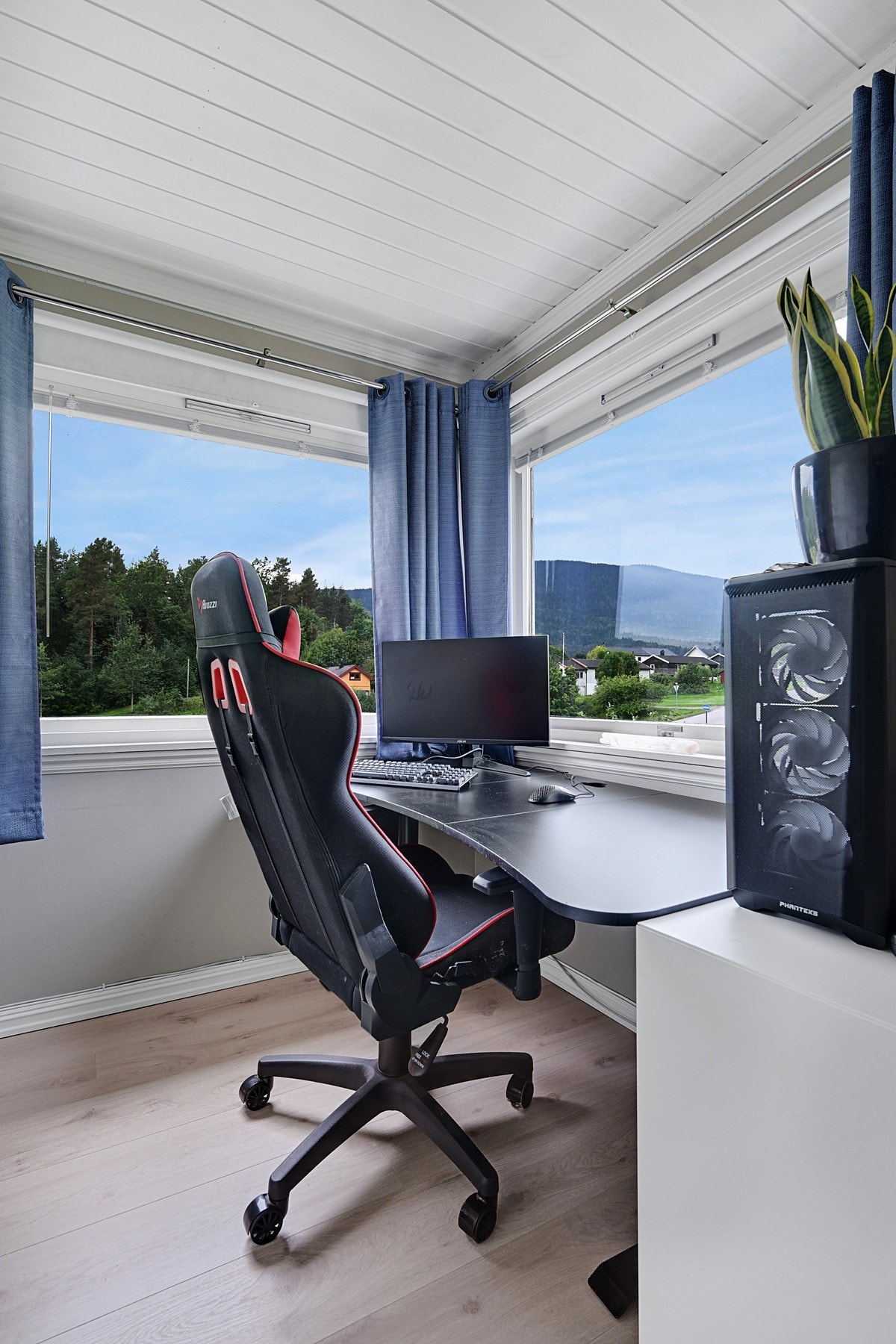 Dersom man ikke har behov for 4 soverom, kan dette være et perfekt kontor. Galleribilde