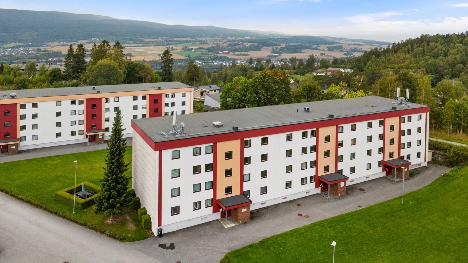 For de som ønsker mer variert aktivitetstilbud ligger Drammen skisenter kun ca. 15 minutters kjøring unna, med både alpinbakker, klatrepark og downhill-sykling sommerstid. Galleribilde