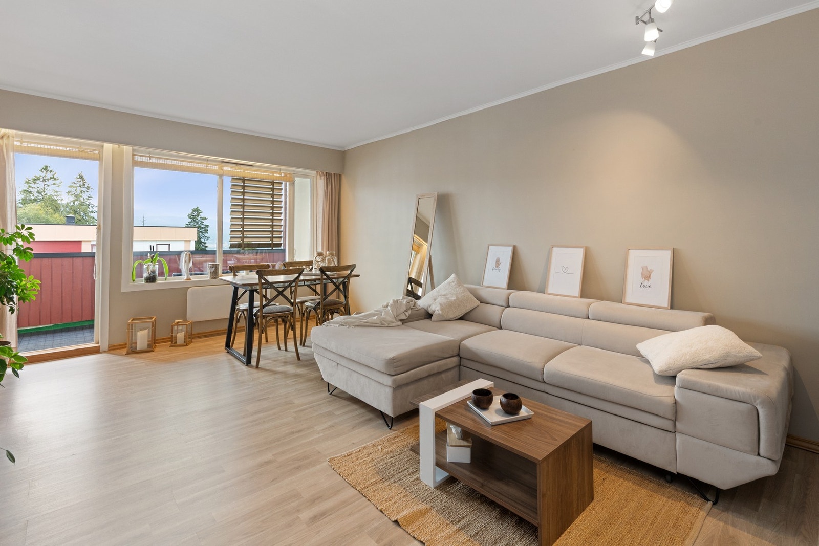 Eiendomsmegler Mateusz Zubrzynski ønsker deg velkommen til Hovjordet 2D! Galleribilde