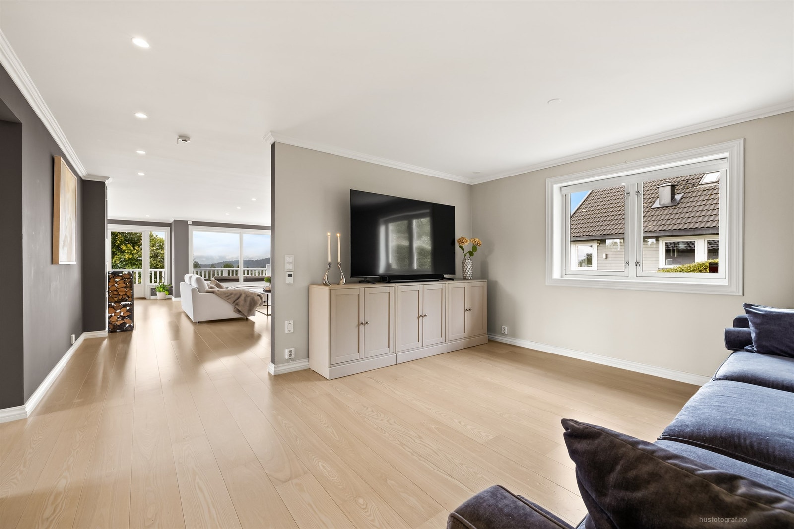 Hyggelig tv-stue med sofaområde Galleribilde