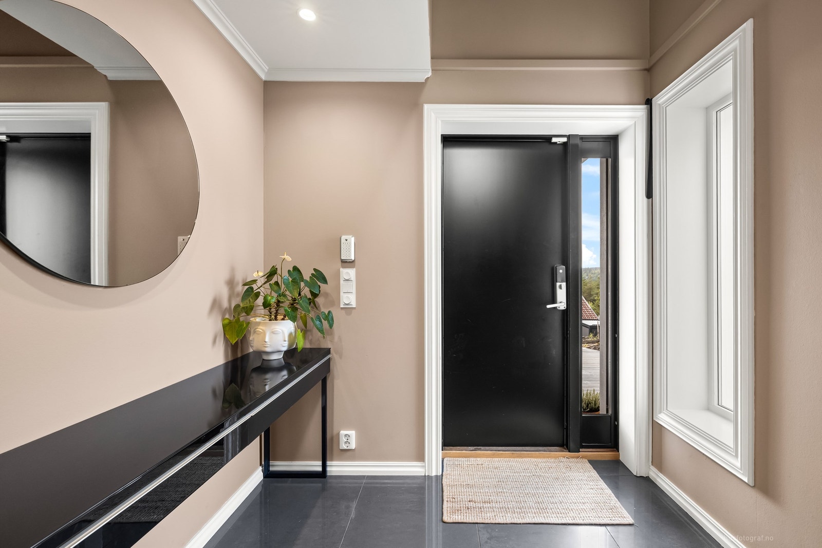 Yale Doorman elektronisk dørlås på inngangsdøren Galleribilde