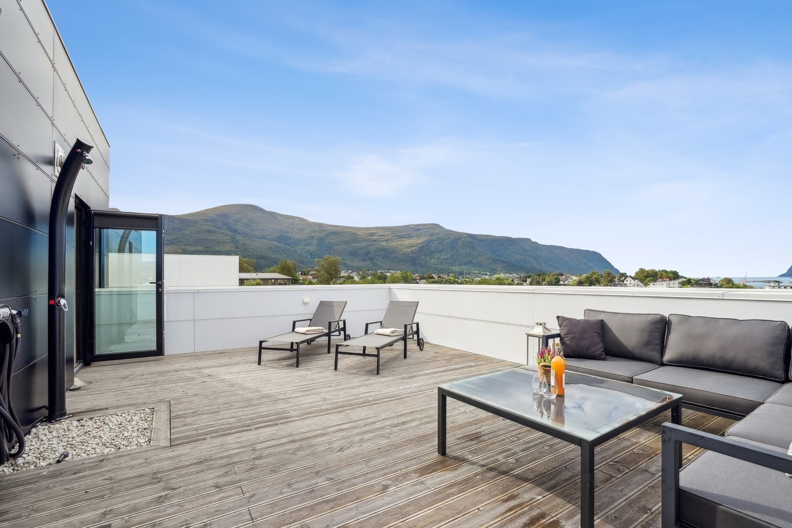 Fra terrassen har du utsikt over cruise trafikken - Galleribilde