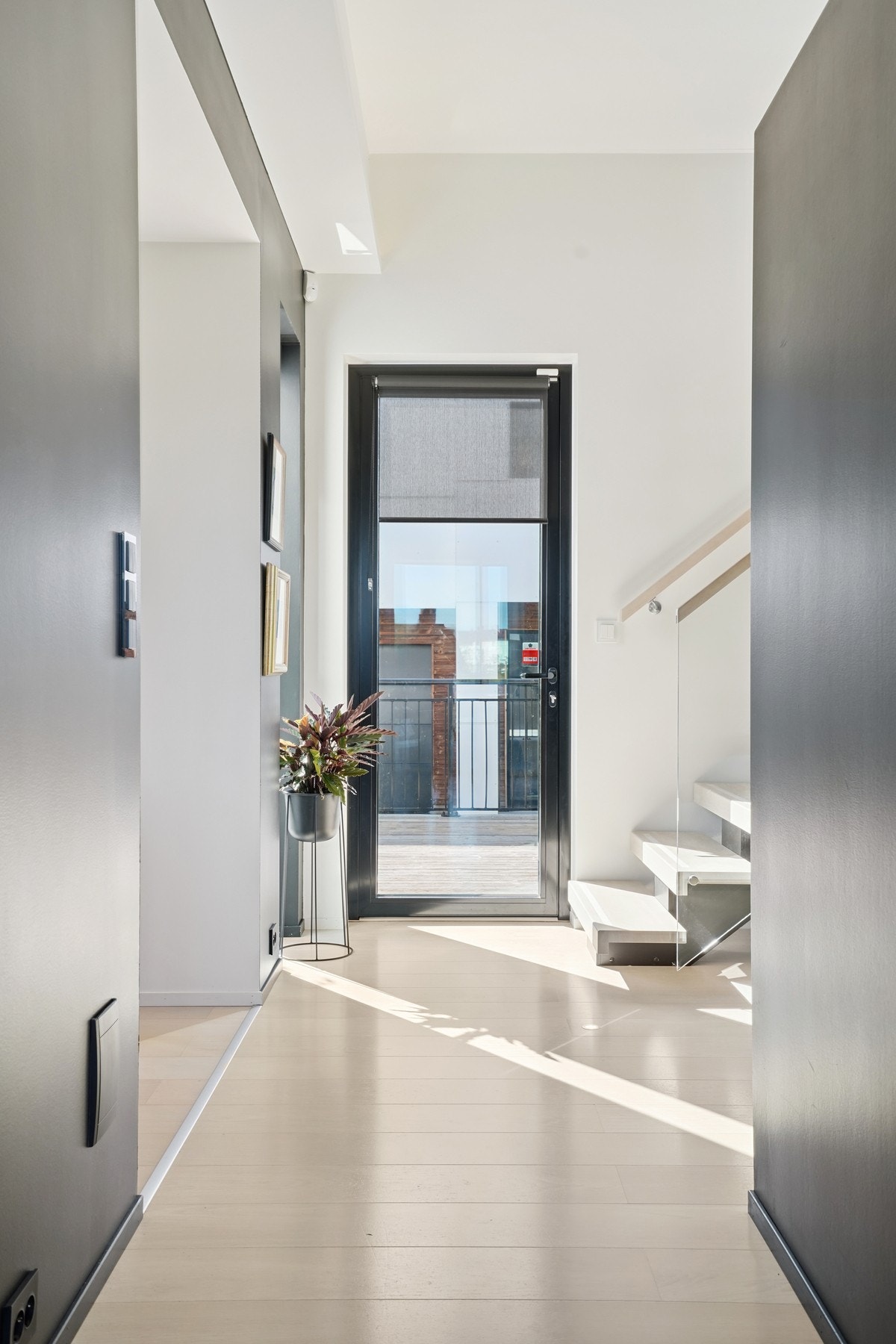 Boligen har app styringsystem på lys og varme. Galleribilde