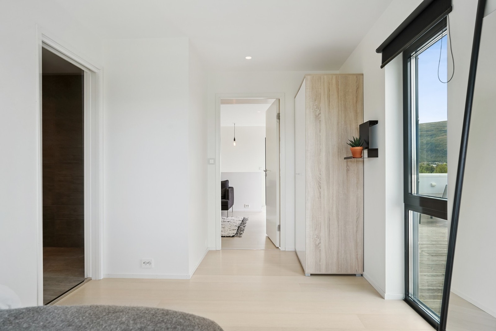 Det er plass til garderobeskap på soverommet. Galleribilde