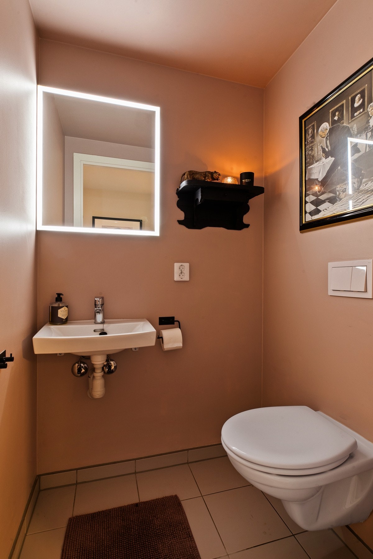 Toalett. Galleribilde