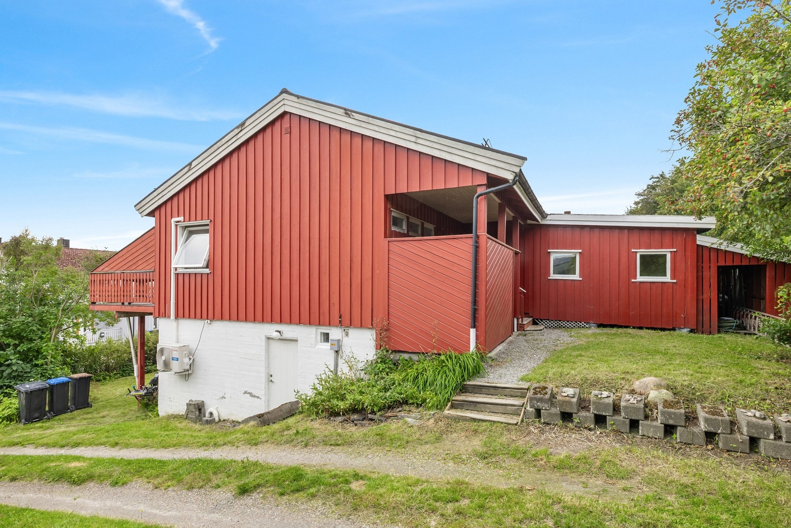 Halvpart av vertikaldelt tomannsbolig med attraktiv beliggenhet på Bjørum Galleribilde