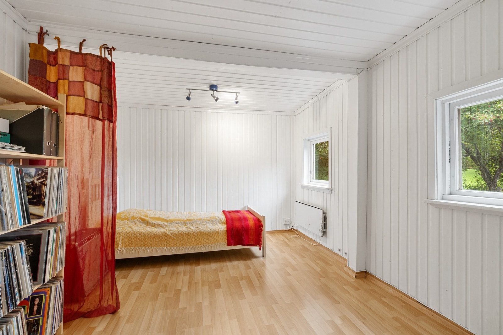 Tilbygd del fra 1975. (Rommet er godkjent som bod og ikke omsøkt til soverom) Galleribilde