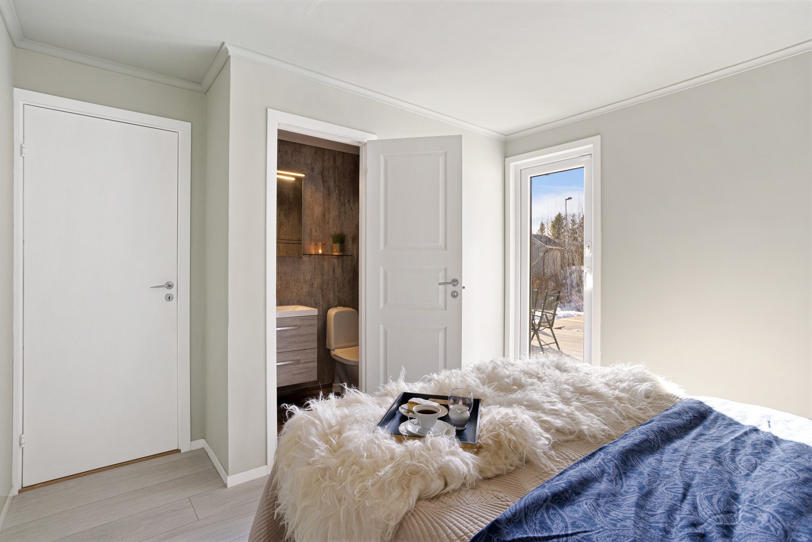 Hovedsoverom har direkte tilgang til badet Galleribilde