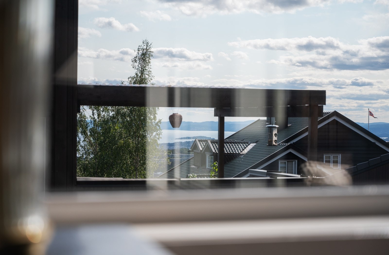 Utsikt fra stuevindu. Galleribilde