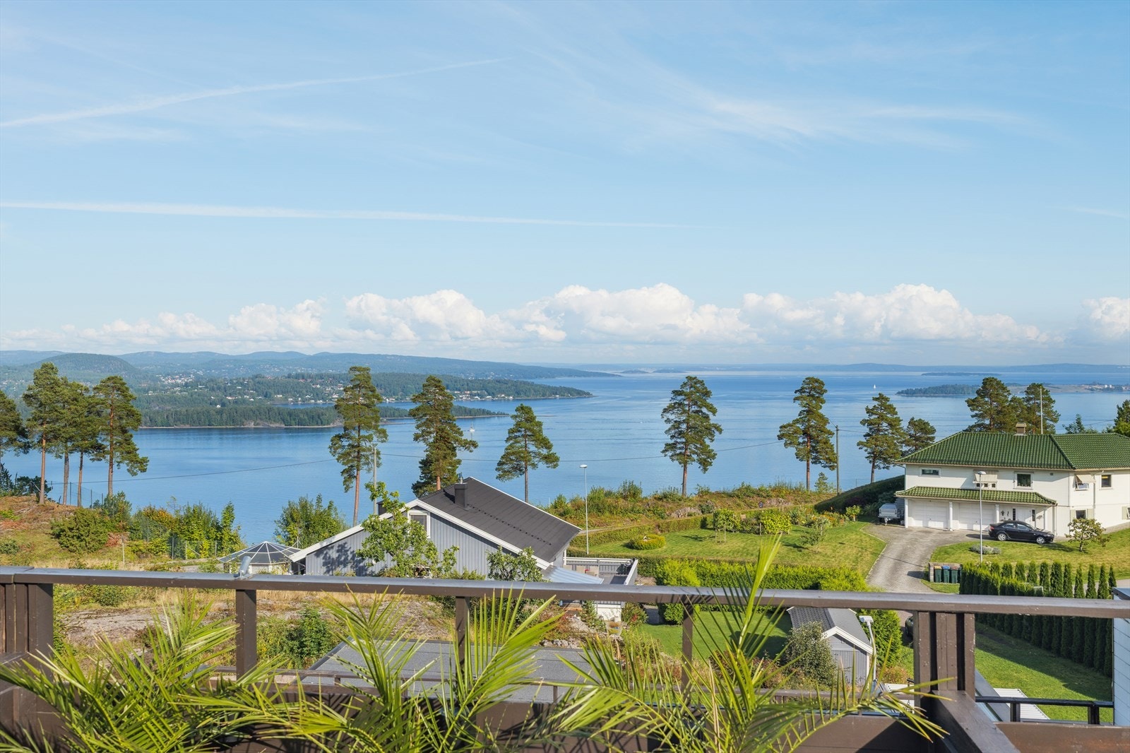 Panoramautsikt over Oslofjorden og den vakre skjærgården - direkte fra egen terrasse. Galleribilde