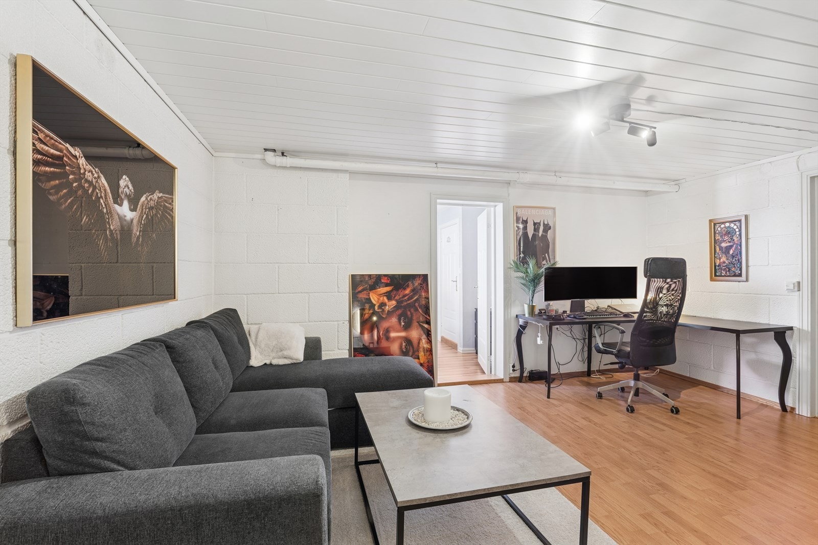 Leiligheten har 3 store og gode boder med fantastisk lagring- og oppbevaringsplass. Galleribilde