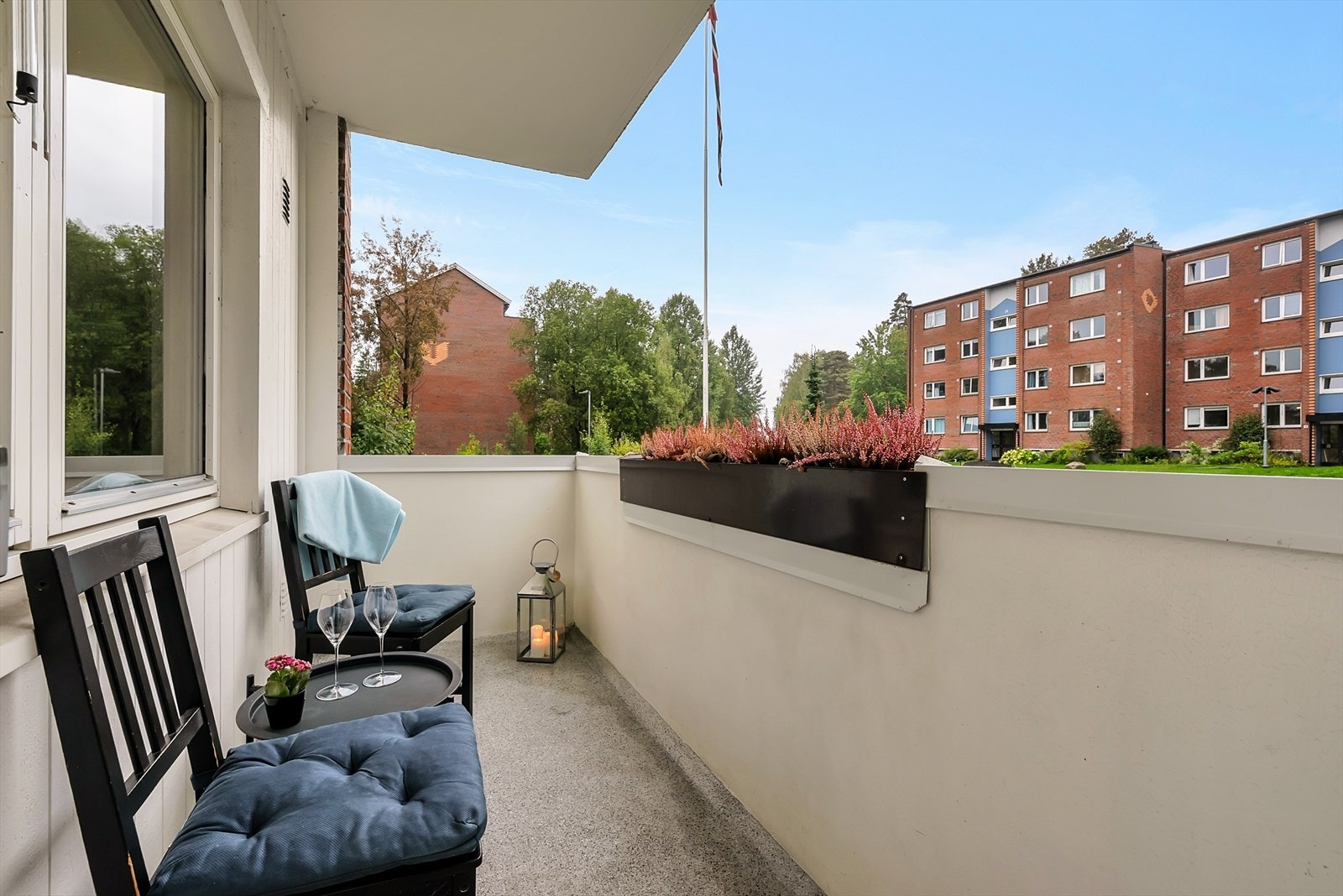 Herlig balkong på 4m² med og gode solforhold. Galleribilde