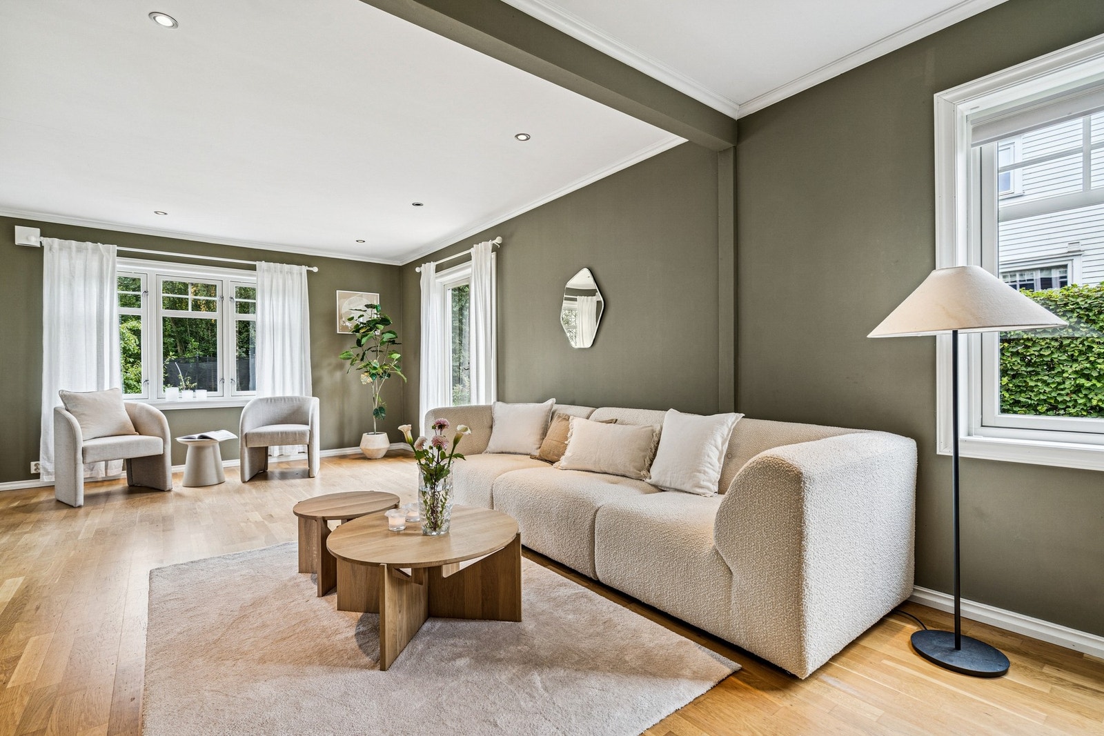 Downlights i himlingen, med dimmer, gir trivelig belysning. Galleribilde