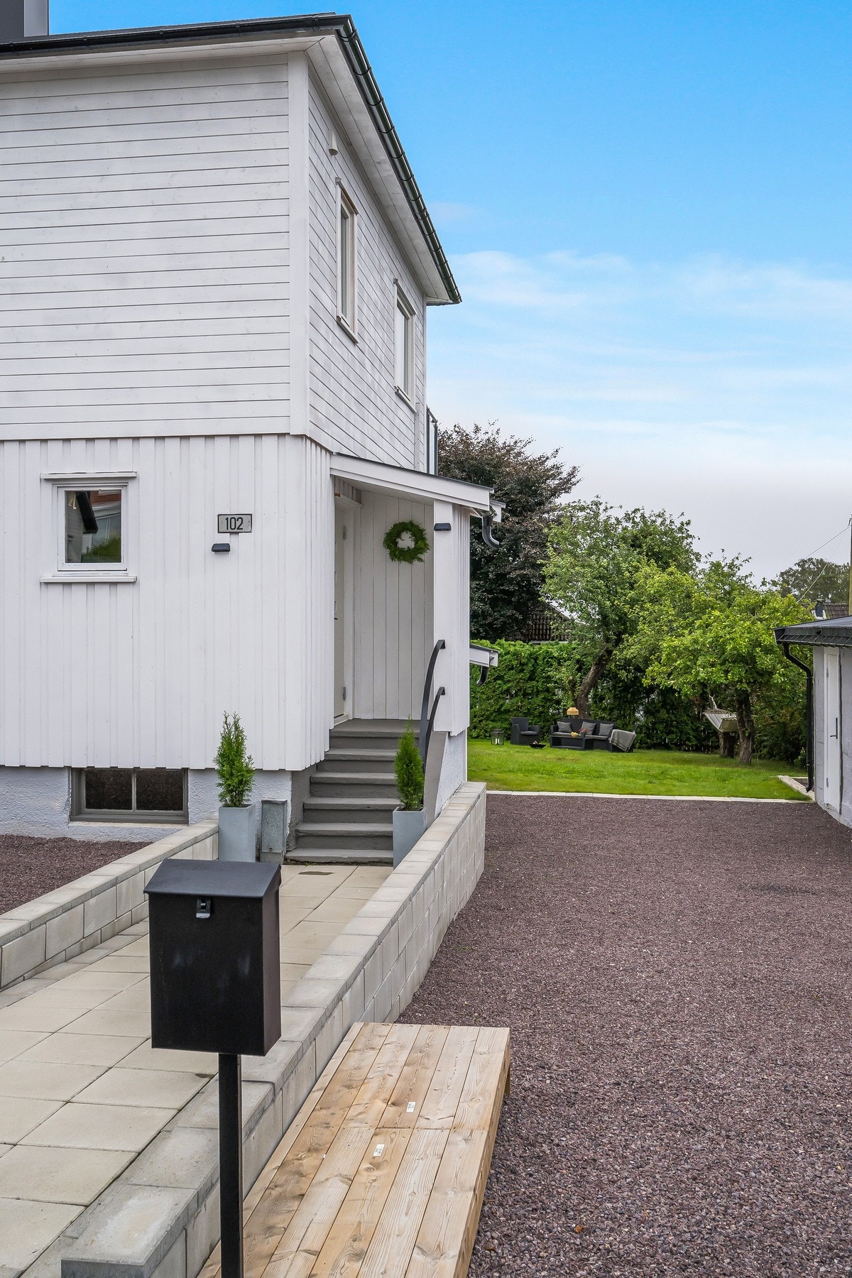 Her får du en innflytningsklar bolig med moderne løsninger, men som samtidig tar vare på sjarmen fra byggeåret. Galleribilde