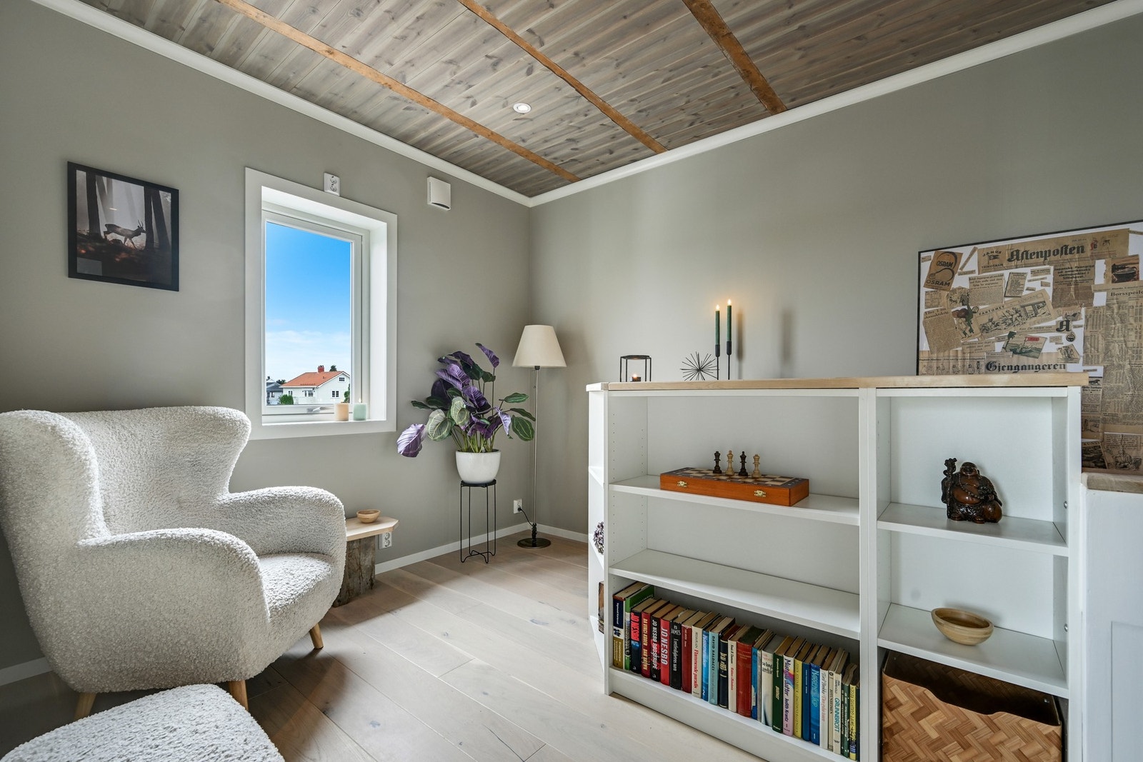 Koselig loftstue - perfekt som bibliotek eller ekstra oppholdsrom. Galleribilde