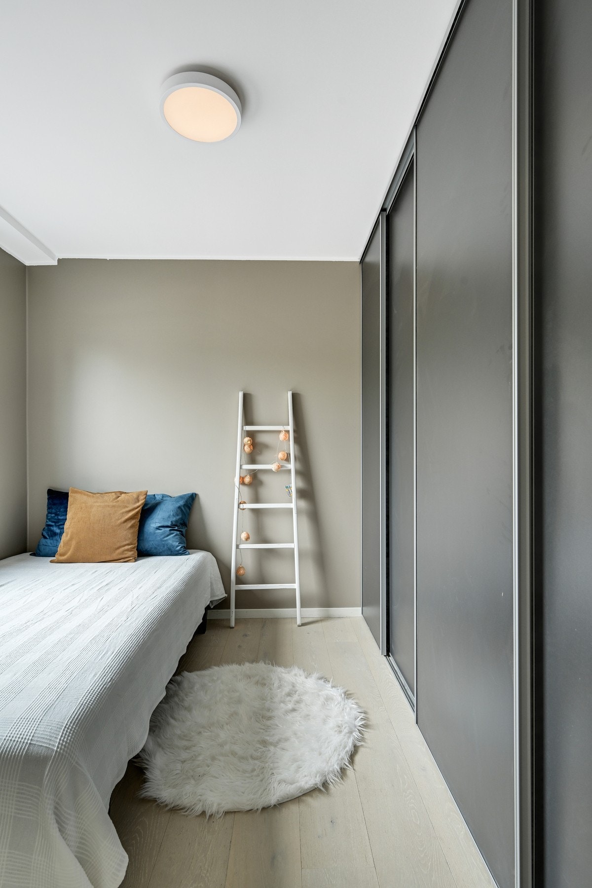 Soverom nr. 1 - her er det skyvedørsgarderobe. Galleribilde