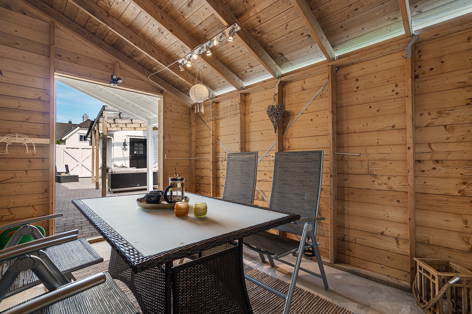 Utebod som fint fungerer som utestue Galleribilde