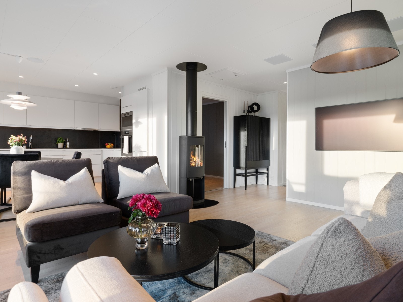 Stuen har god plass til sofagruppe. Galleribilde