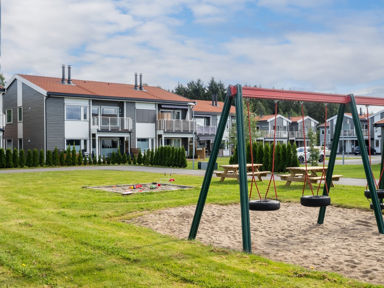 Det er kort avstand til skoler, barnehager og ulike aktivitetsmuligheter. Galleribilde