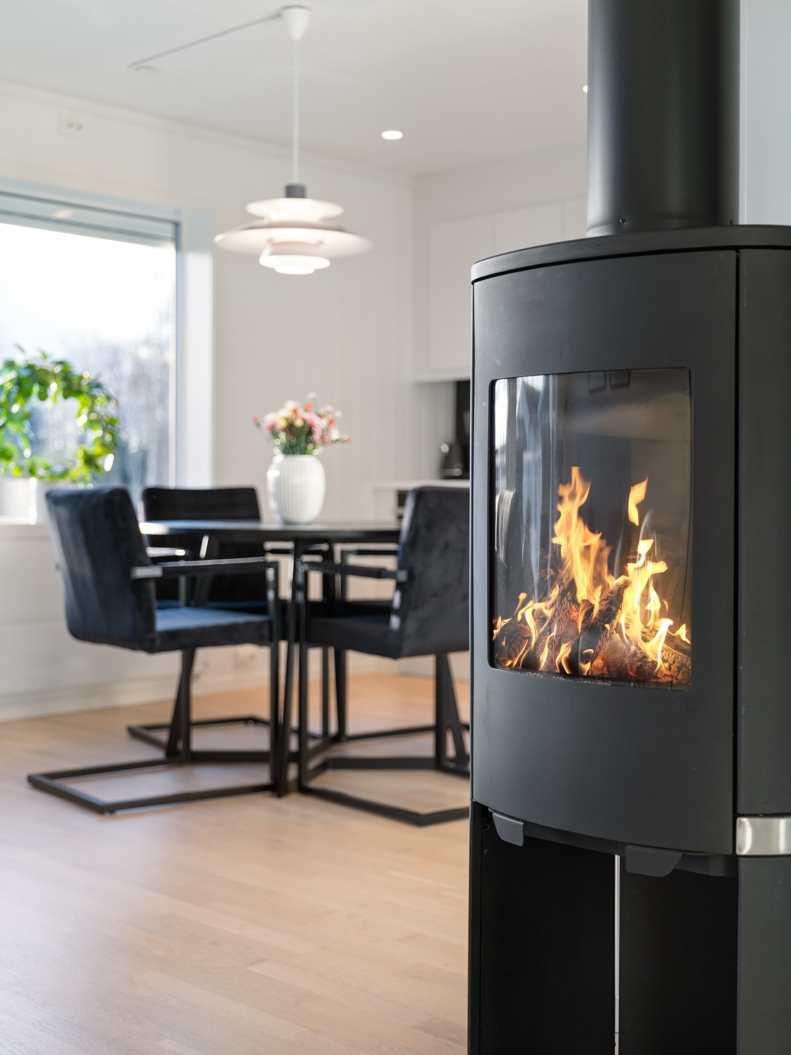 Peisovn med mulighet for vedfyring på kalde kvelder. Galleribilde