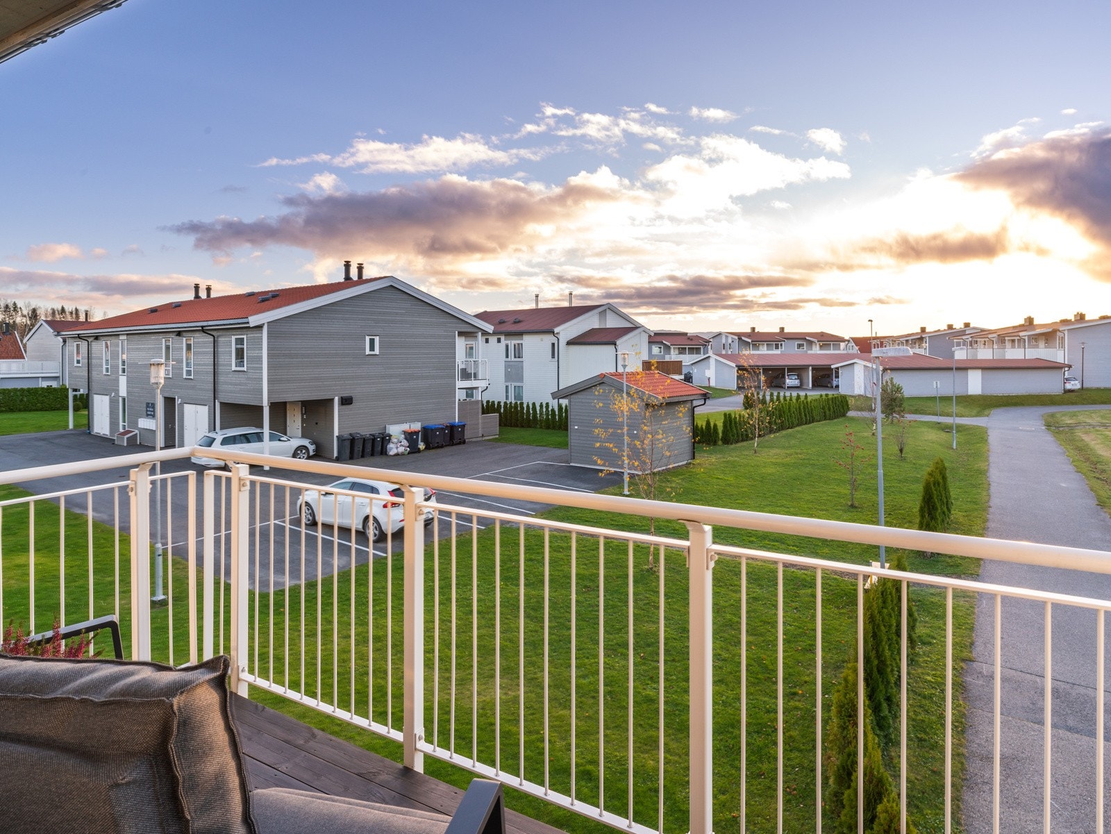 Solrik beliggenhet og hyggelig uteplass. Galleribilde