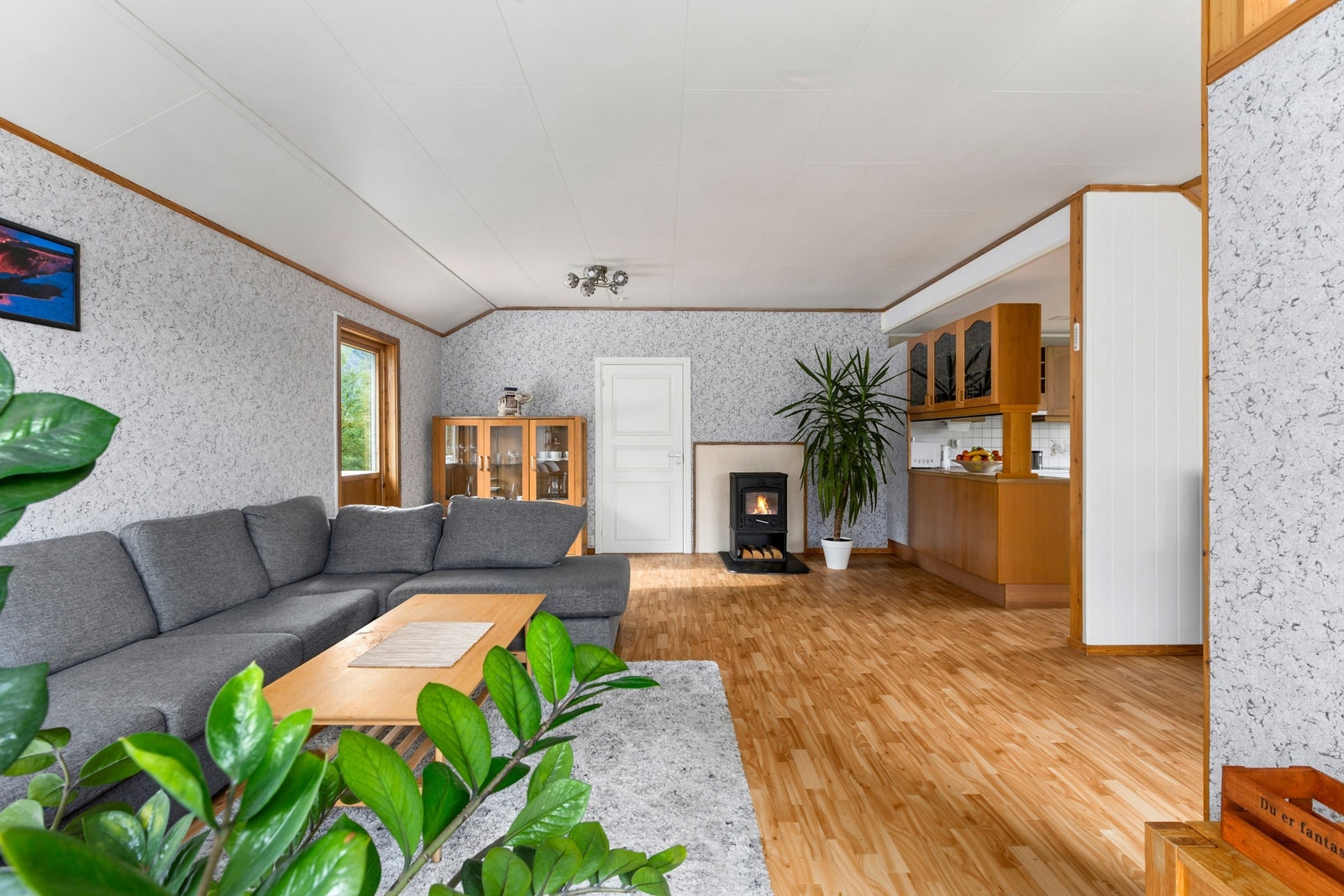 Stue og kjøkken er i åpen løsning Galleribilde