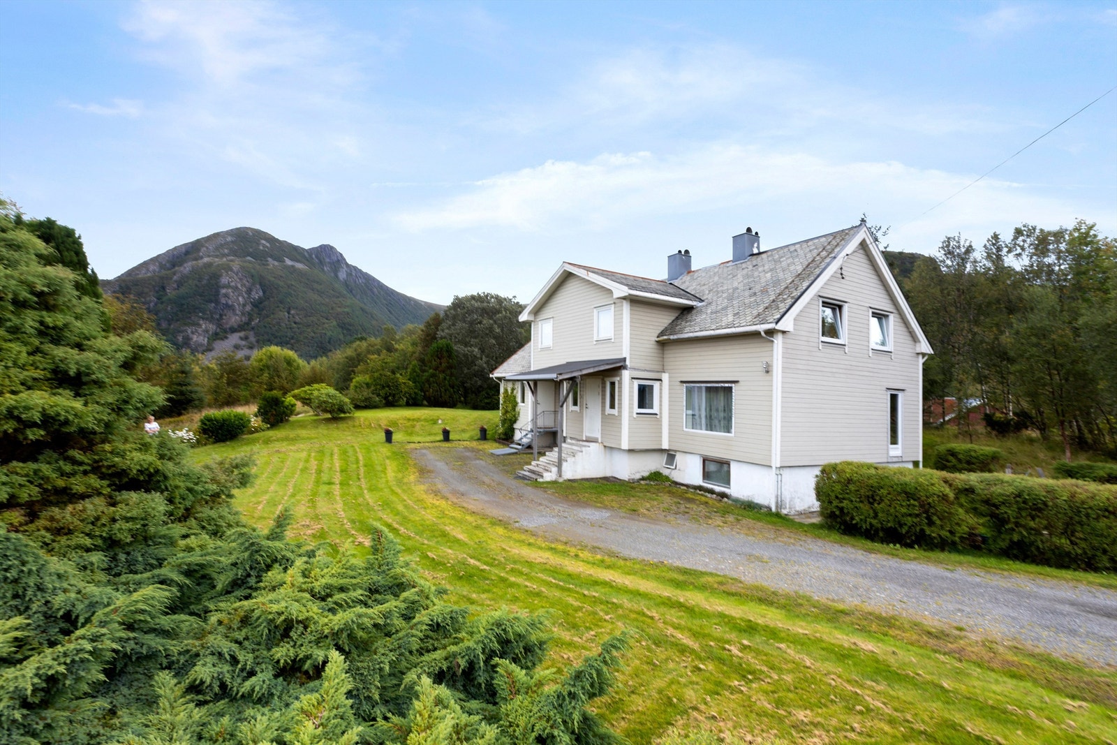 Vertikaldelt hel tomannsbolig oppført ca 1950 Galleribilde
