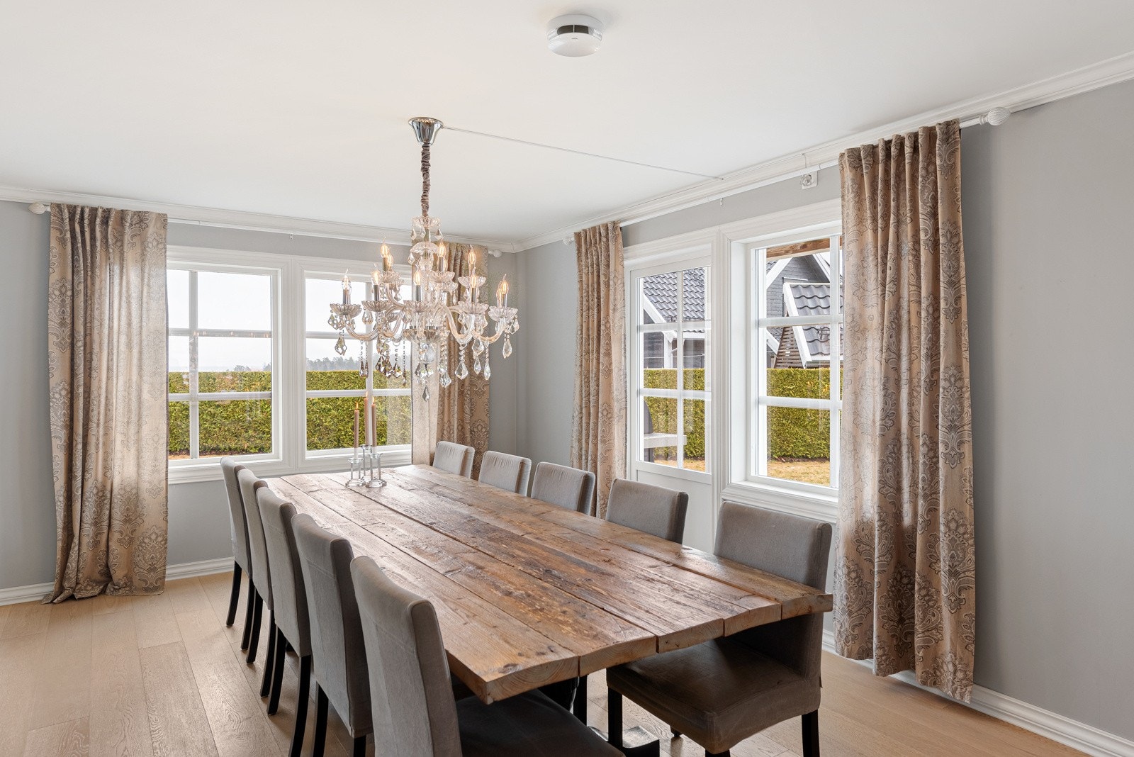 Med god plass til familien er det også viktig med et sted hvor familien kan samles til flere gode måltider både hverdag og helg Galleribilde