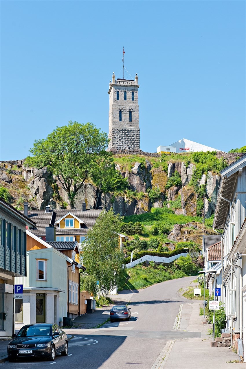 Det er en fin spasertur opp til Slottsfjellet hvor du har en fantastisk utsikt Galleribilde