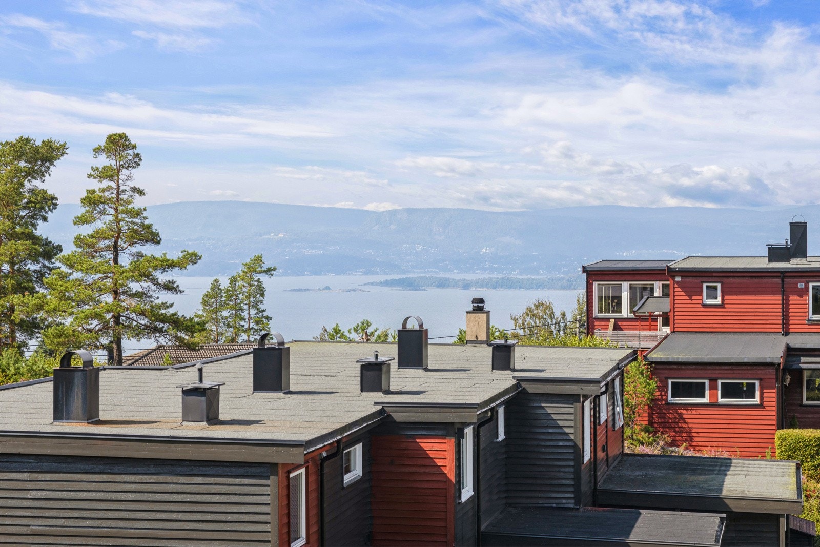 Leiligheten byr på mange rekreasjonsmuligheter med nærhet til både skog og sjø. Galleribilde