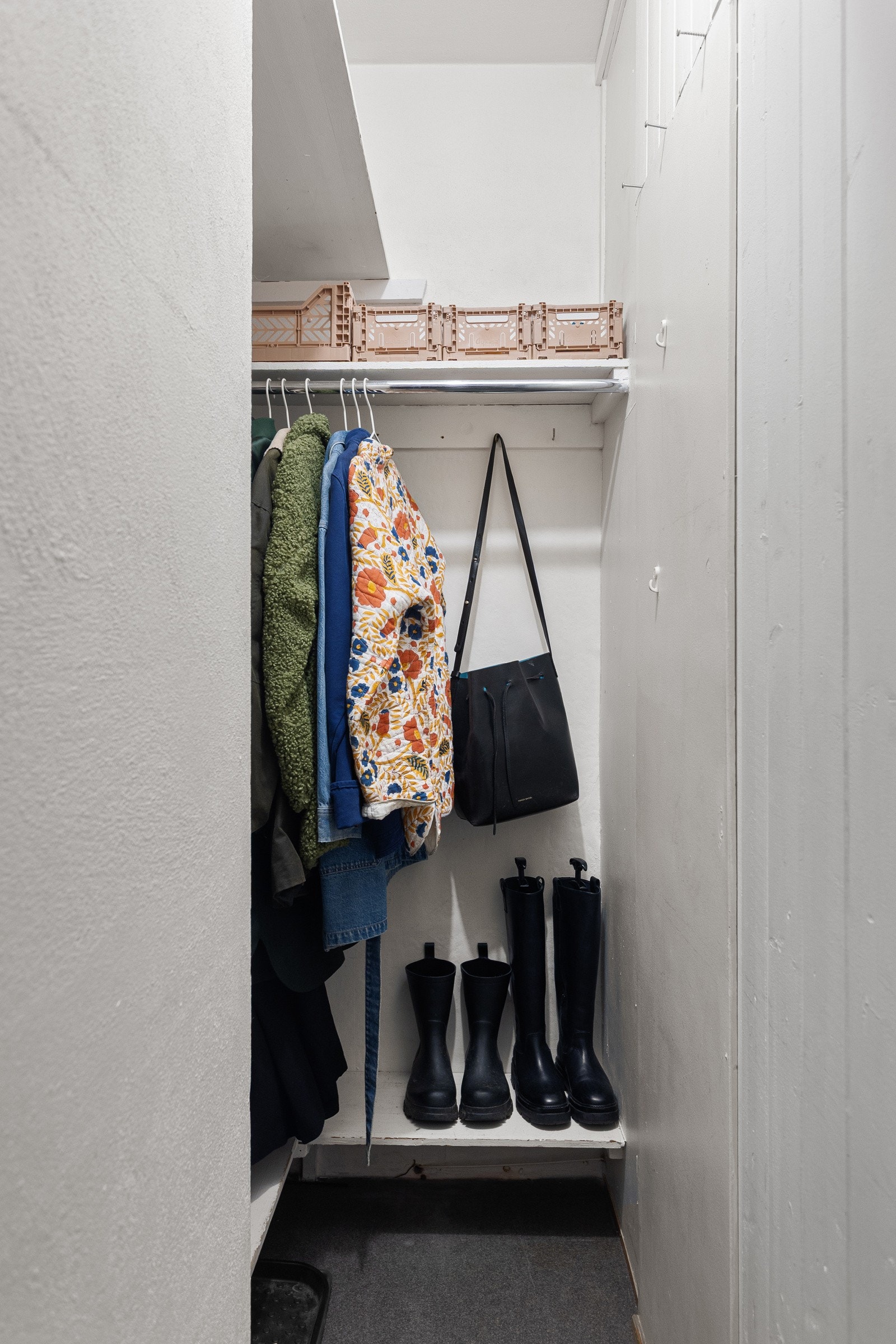 Boden er innredet med garderobe og hyller. Galleribilde