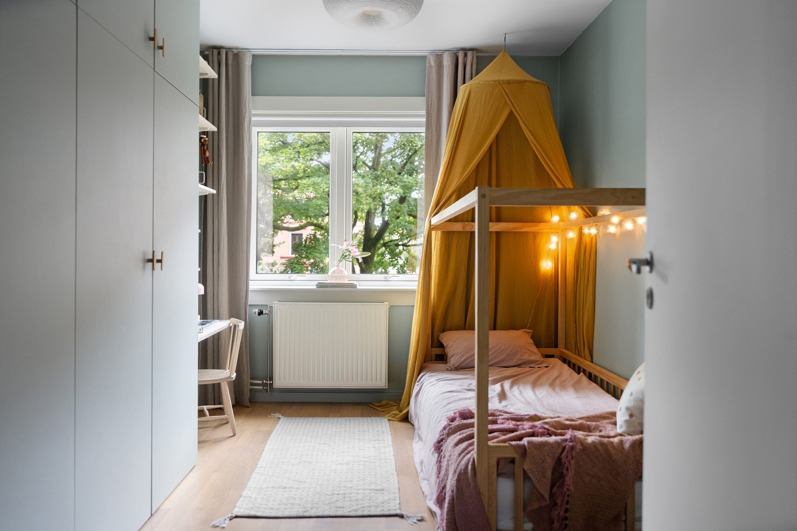 Soverom 2 er svært romslig og innbydende. Galleribilde