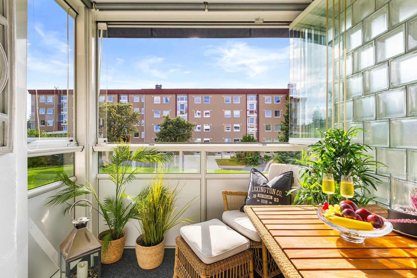 Flott, solrik innglasset balkong på 5,2 kvm Galleribilde