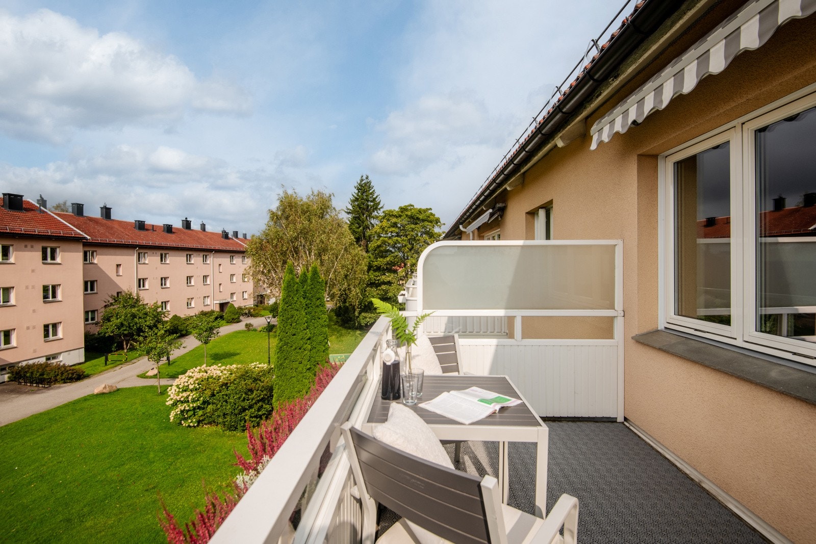 Fra stuen har du direkte utgang til en vestvendt balkong på ca. 7,5 kvm. Galleribilde