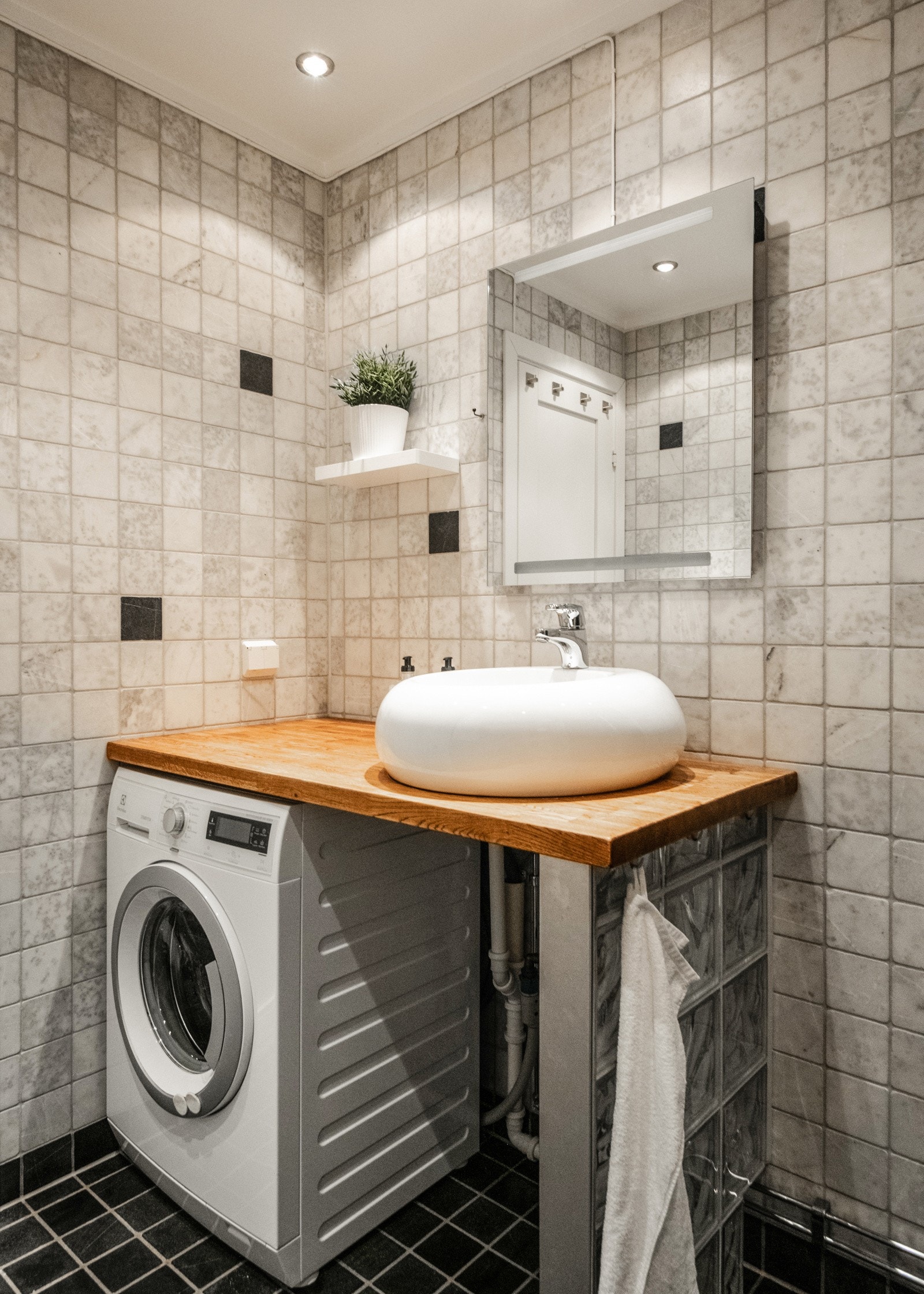 Det er lagt opp til vaskemaskin. Løsningen gir god funksjonalitet til daglig bruk. Galleribilde