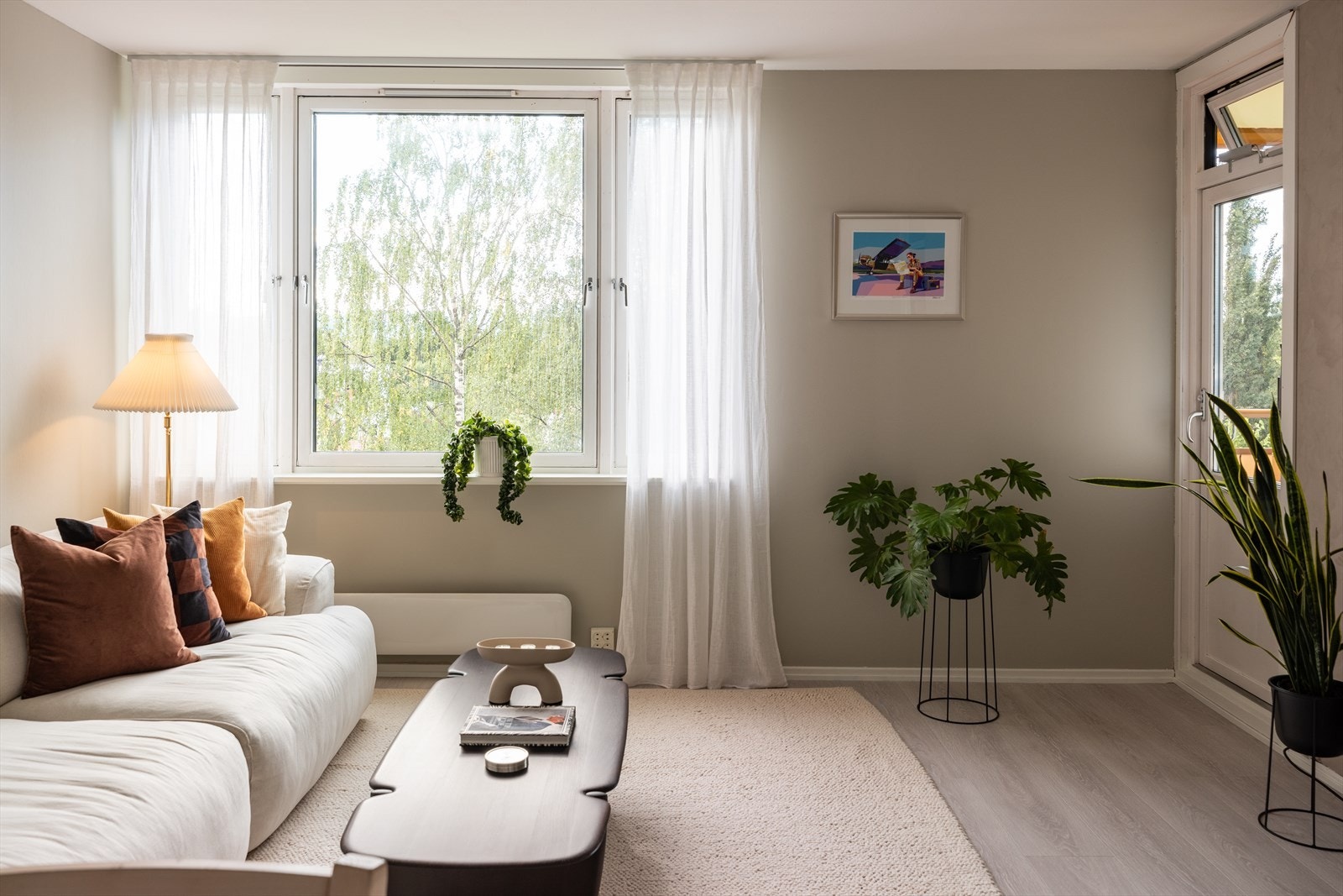 Velkommen til Saupstadringen 35E, en delikat og innbydende 2-roms leilighet med sørvendt balkong! Galleribilde