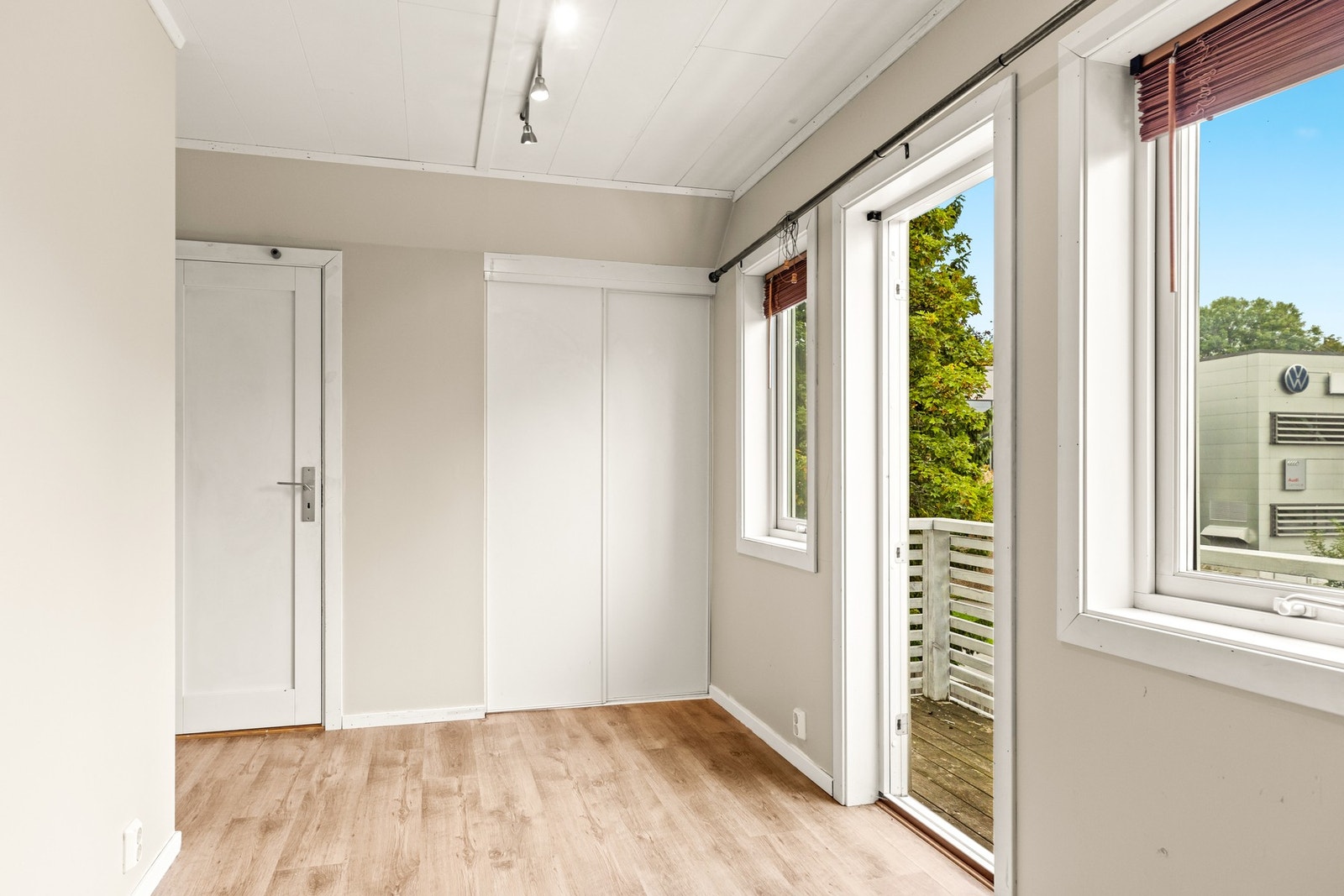 Rommet har også innebygd garderobeskap. Galleribilde