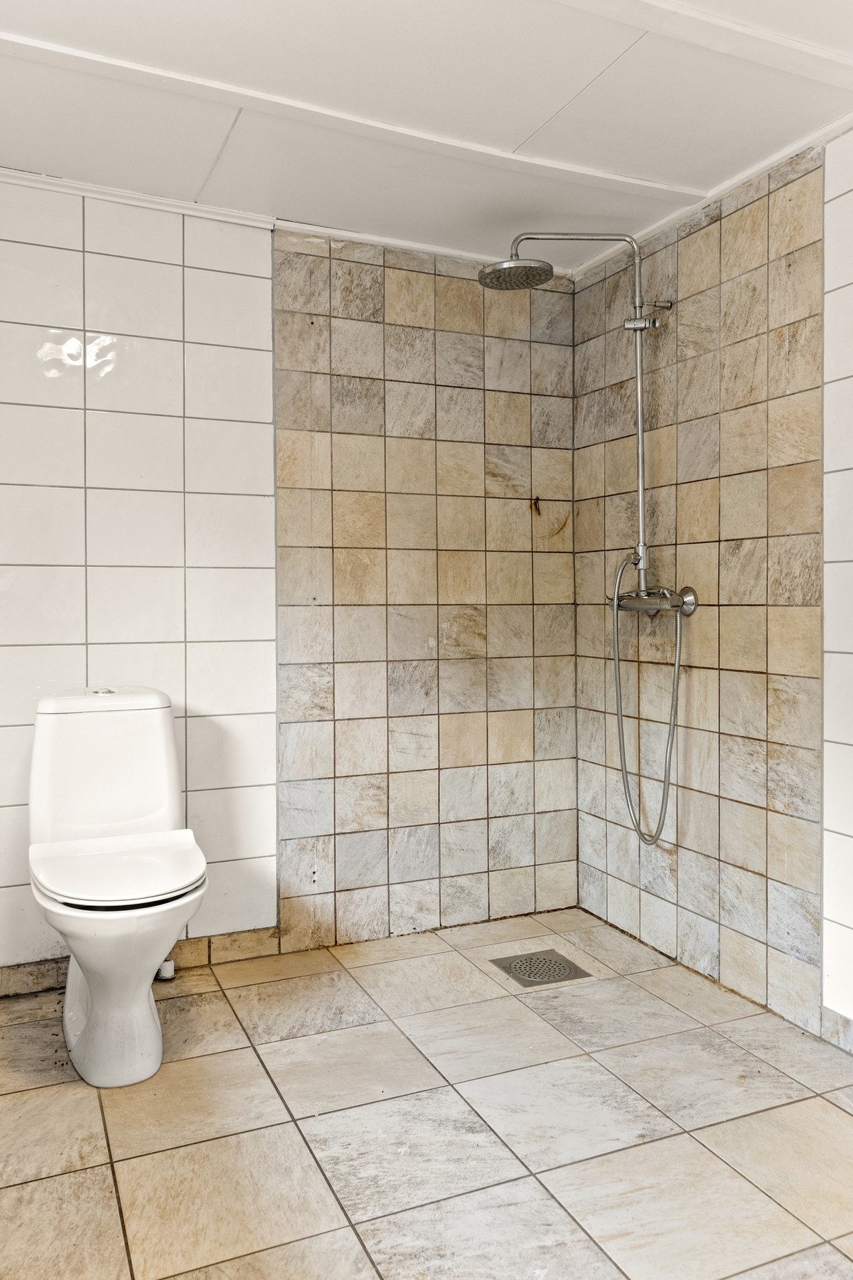 Vaskerommet er i tillegg utstyrt med romslig dusj. Galleribilde