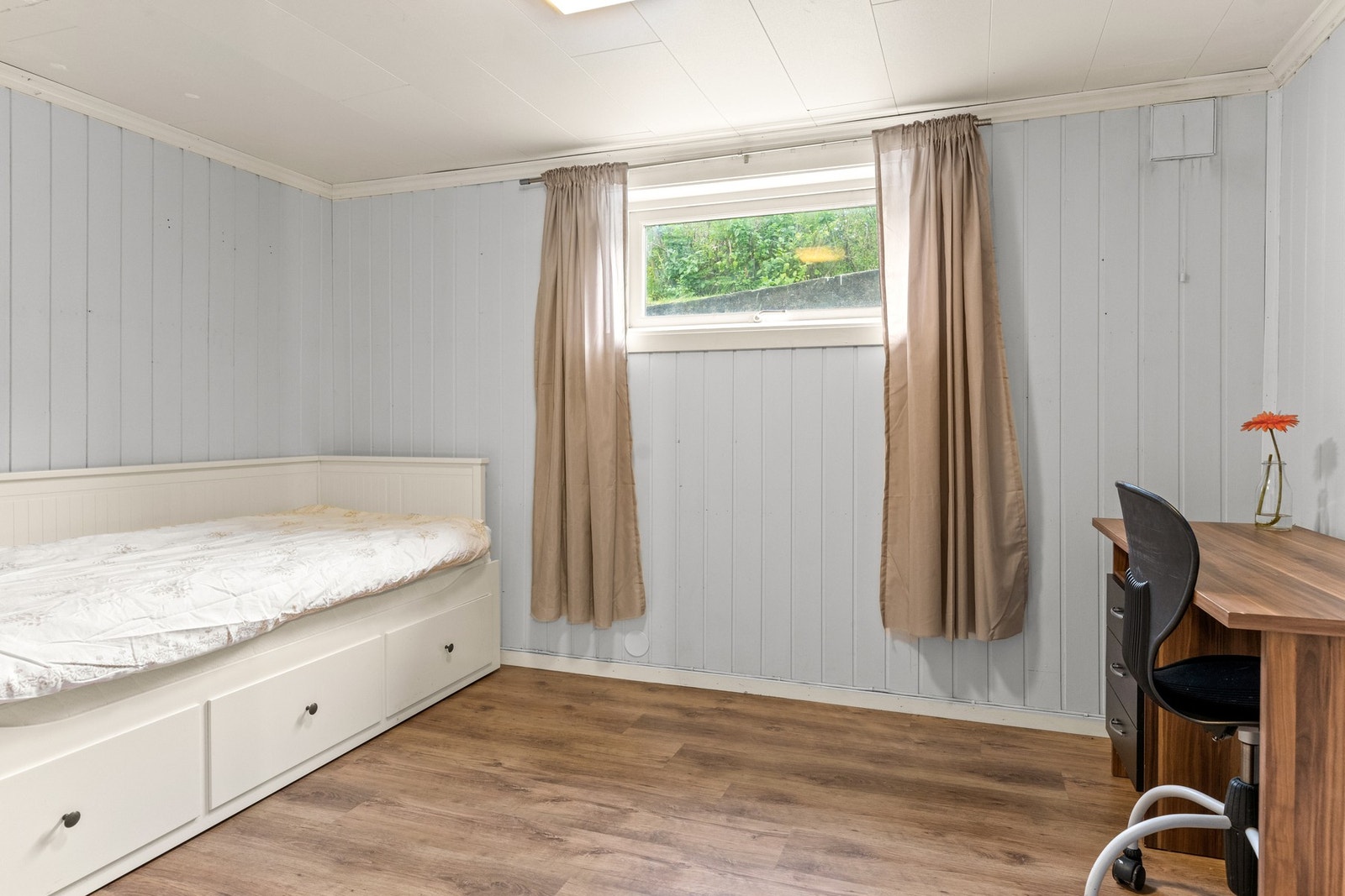 God størrelse på soverom i kjelleretasjen. Galleribilde