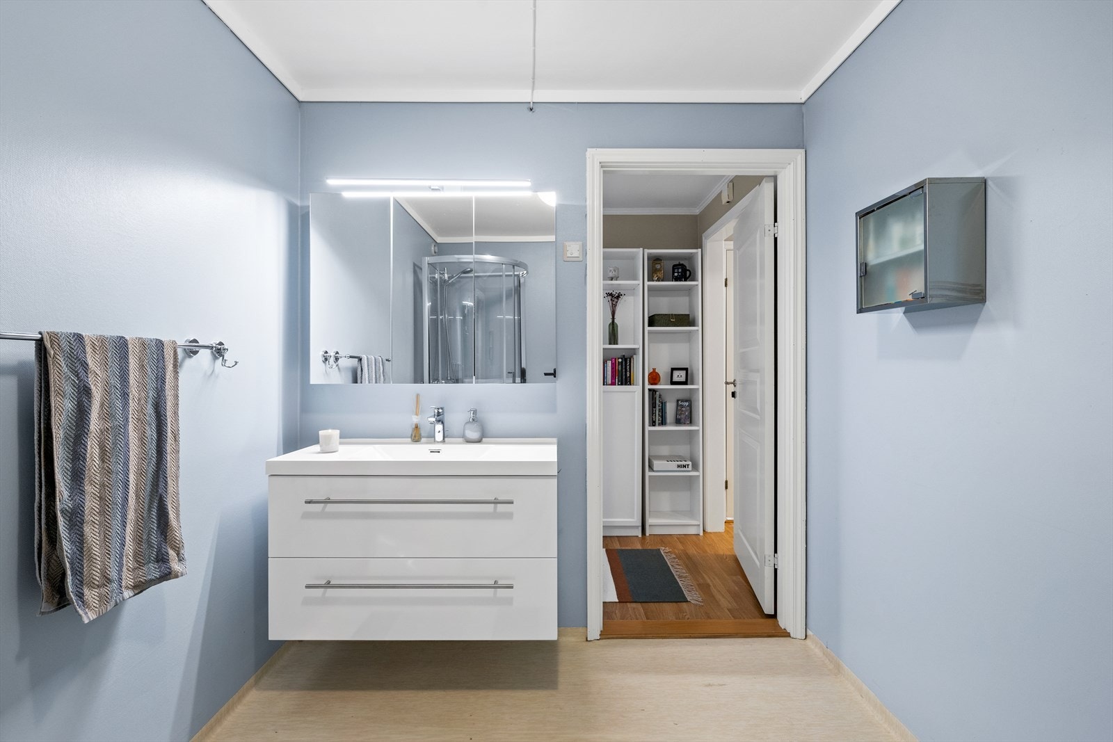 Rommets størrelse gir et utmerket potensial for den som ønsker å modernisere og skape sitt eget drømmebad. Galleribilde