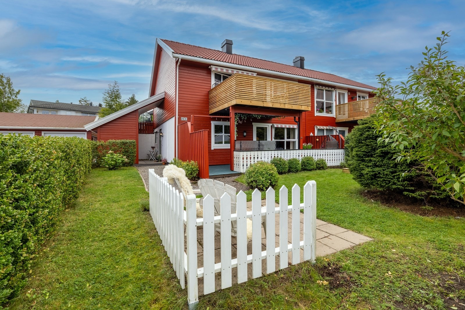 I direkte tilknytning til terrassen følger en egen, usjenert hageflekk med plen. Galleribilde